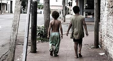 La pobreza bajó al 37,3% en el segundo semestre de 2021, el nivel más bajo desde la pandemia